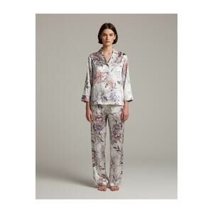 NWT Le Rose Floral Satin Pajamas 2 Piece Set Women's Medium Pockets Button Front